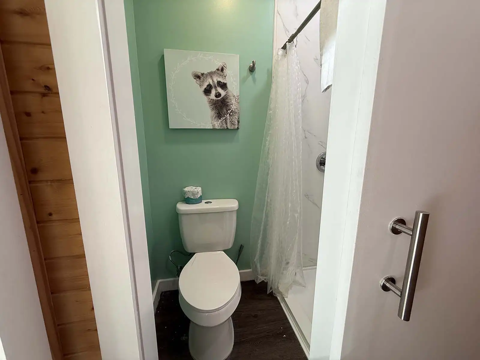 Deer Xing bathroom and toilet area