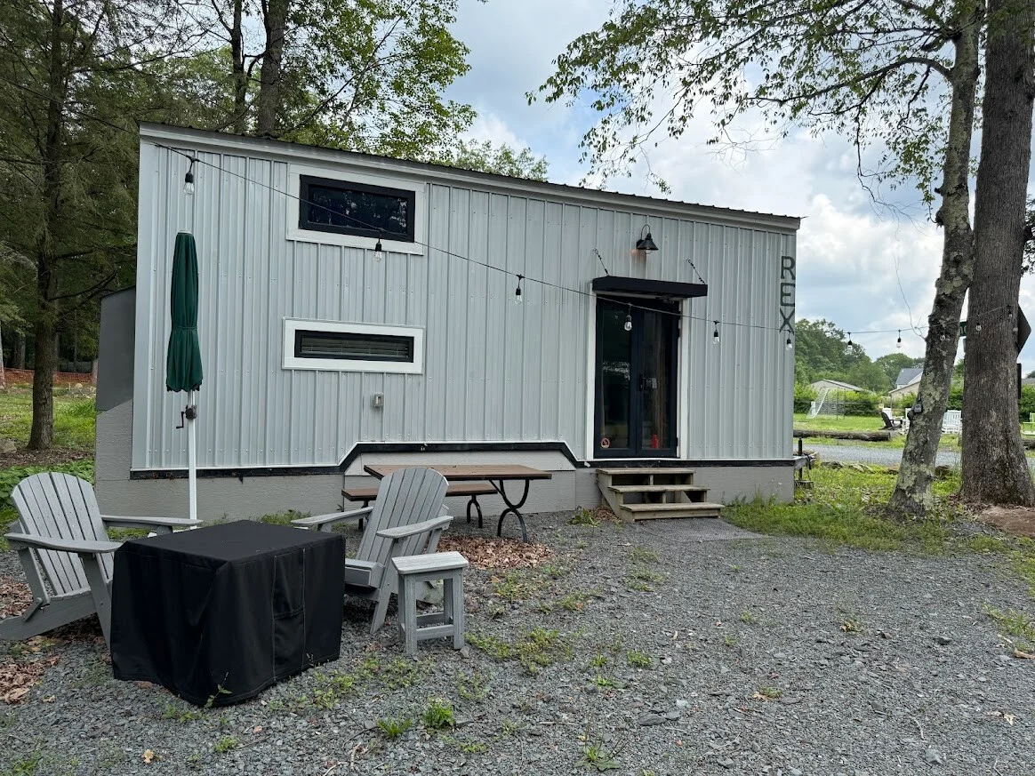 Rex loft cabin entrance and outdoor picnic area