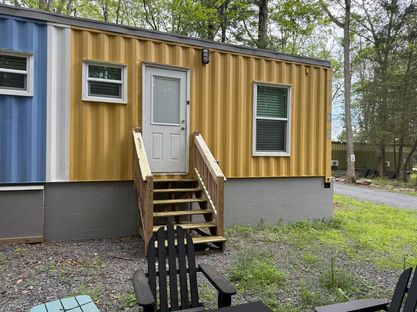 Tide studio cabin entrance with steps