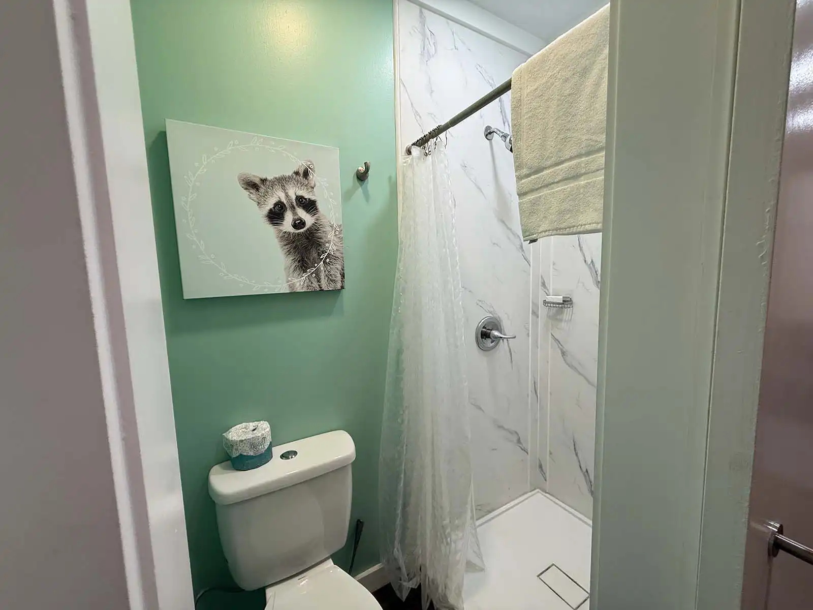 Deer Xing bathroom with shower and toilet