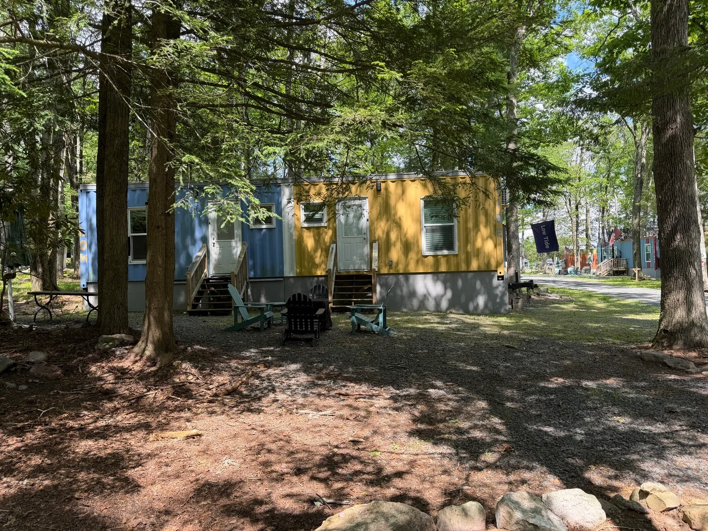 Tide and neighboring Low with shared outdoor seating